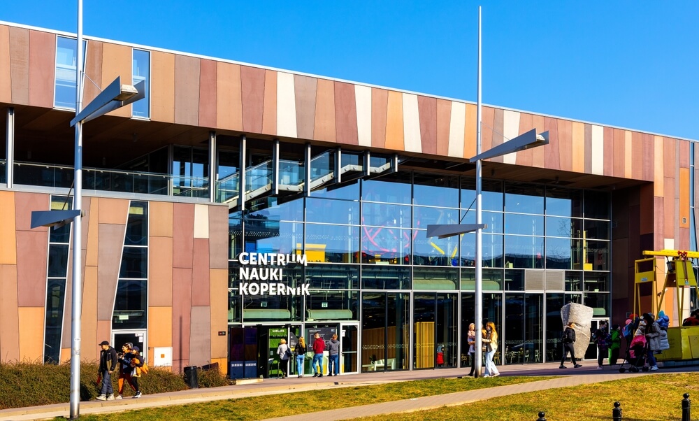 Centrum Nauki Kopernik w Warszawie - niezwykłe i inspirujące doświadczenia dla ponad miliona zwiedzających rocznie