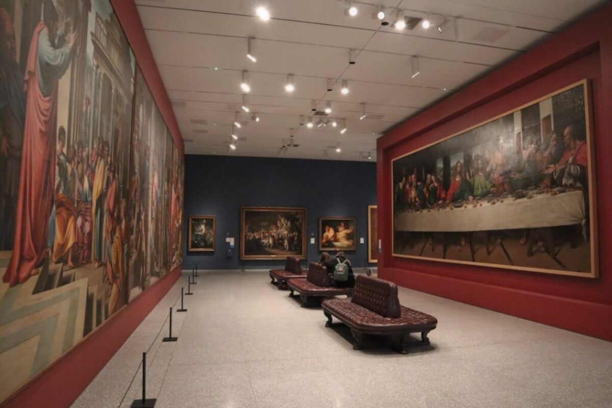 Jak sztuczna inteligencja zmienia zwiedzanie muzeów - spersonalizowany przewodnik